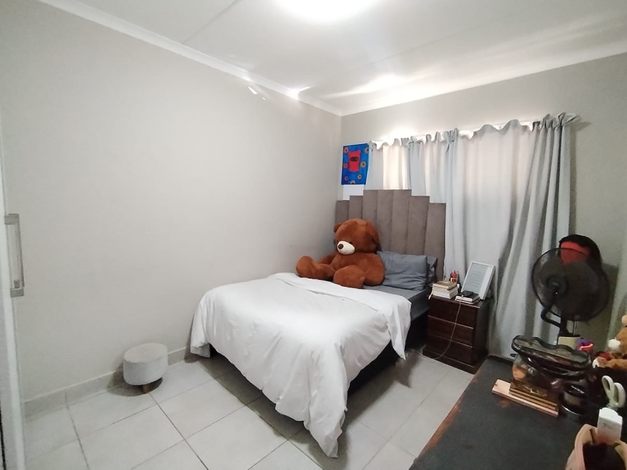 2 Bedroom Property for Sale in Oakglen Western Cape